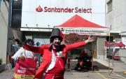Protesto lúdico do Sindicato em frente a uma agência do Santander